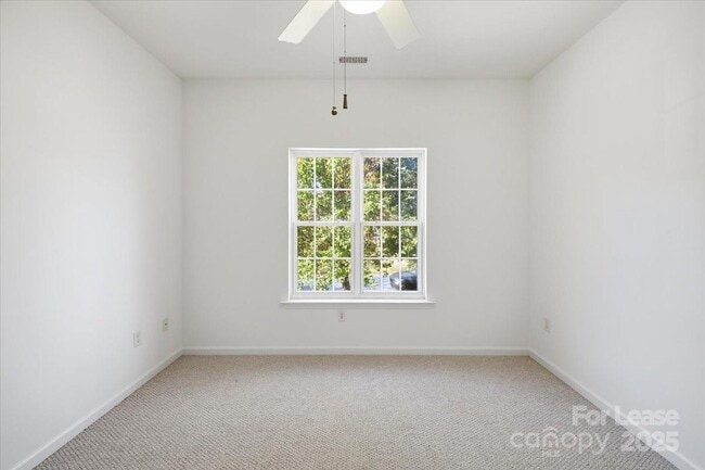 Building Photo - 7709 Sedgebrook Dr E