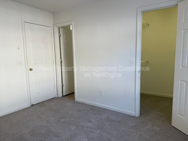 Building Photo - 16 Red Ln