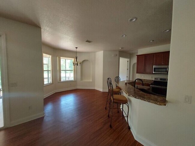 Building Photo - Beautiful 3/2/2 on 1/3 of an acre