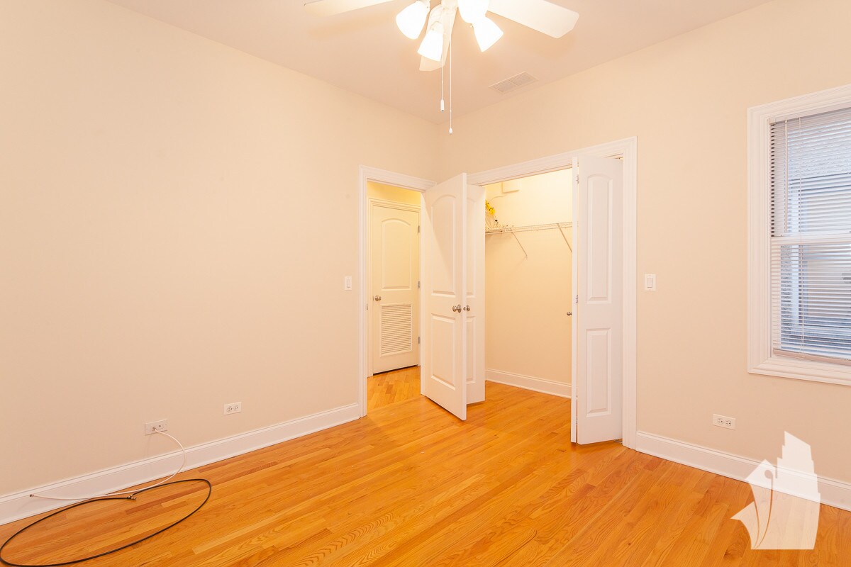 Building Photo - 3829 N Southport Ave