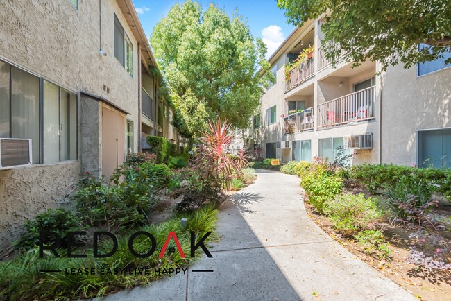 Building Photo - 1375 W San Bernardino Rd