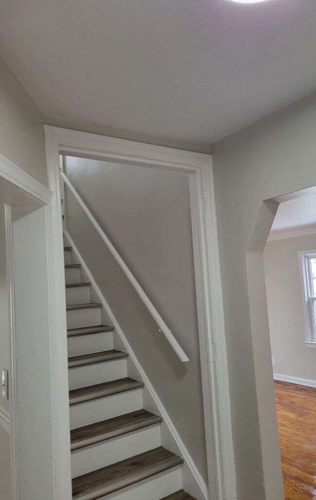 Building Photo - Fully Renovated 3-Bedroom Home – Move-In R...