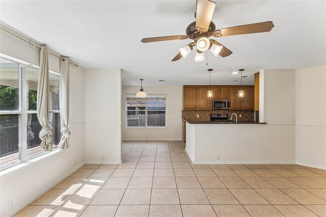 Building Photo - 2372 Paradise Ridge Dr