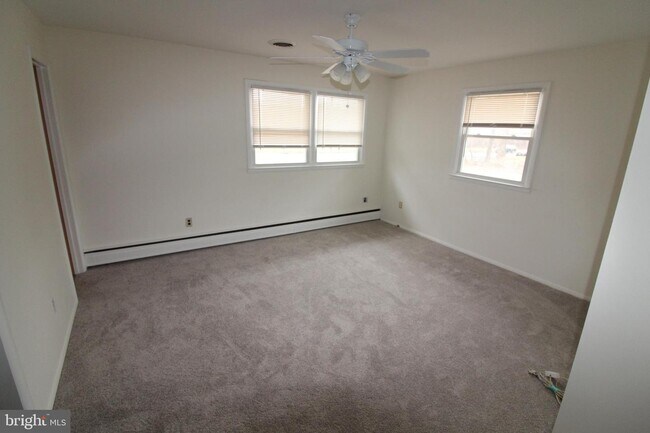 Building Photo - 4032 Quakerbridge Rd