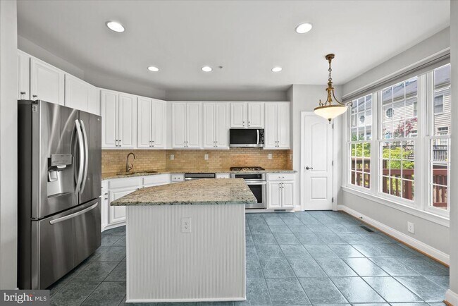 Building Photo - 1308 Wild Oak Terrace