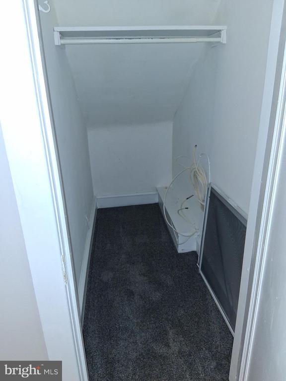 Building Photo - 223 S Grand St