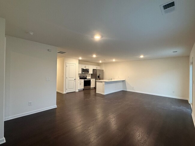 Building Photo - 4 Bedroom 2 Bathroom Home located in Greeneville, TN