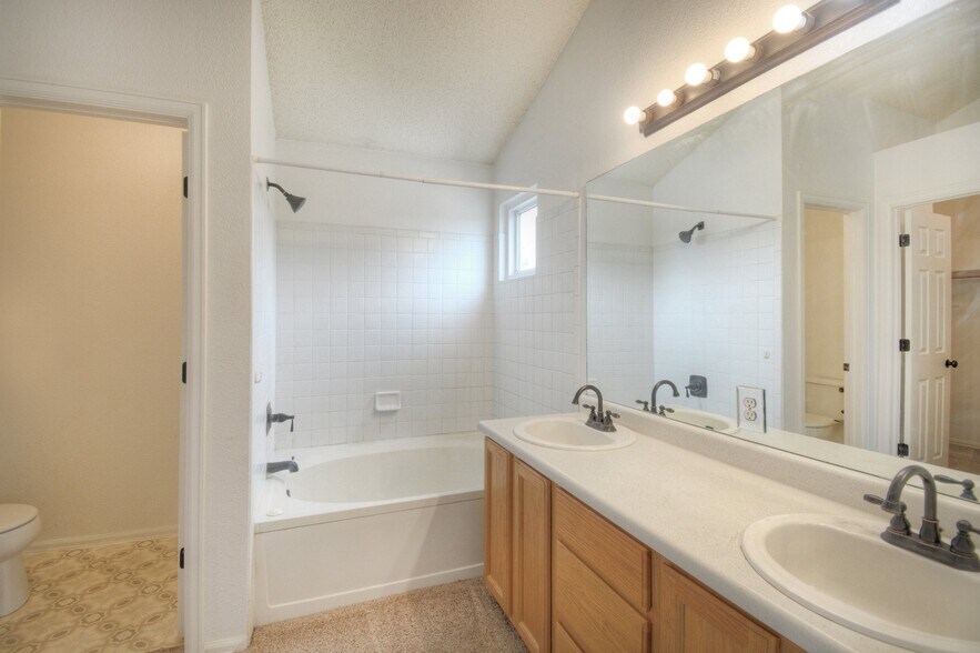 Building Photo - 2024 Hibbard Ln