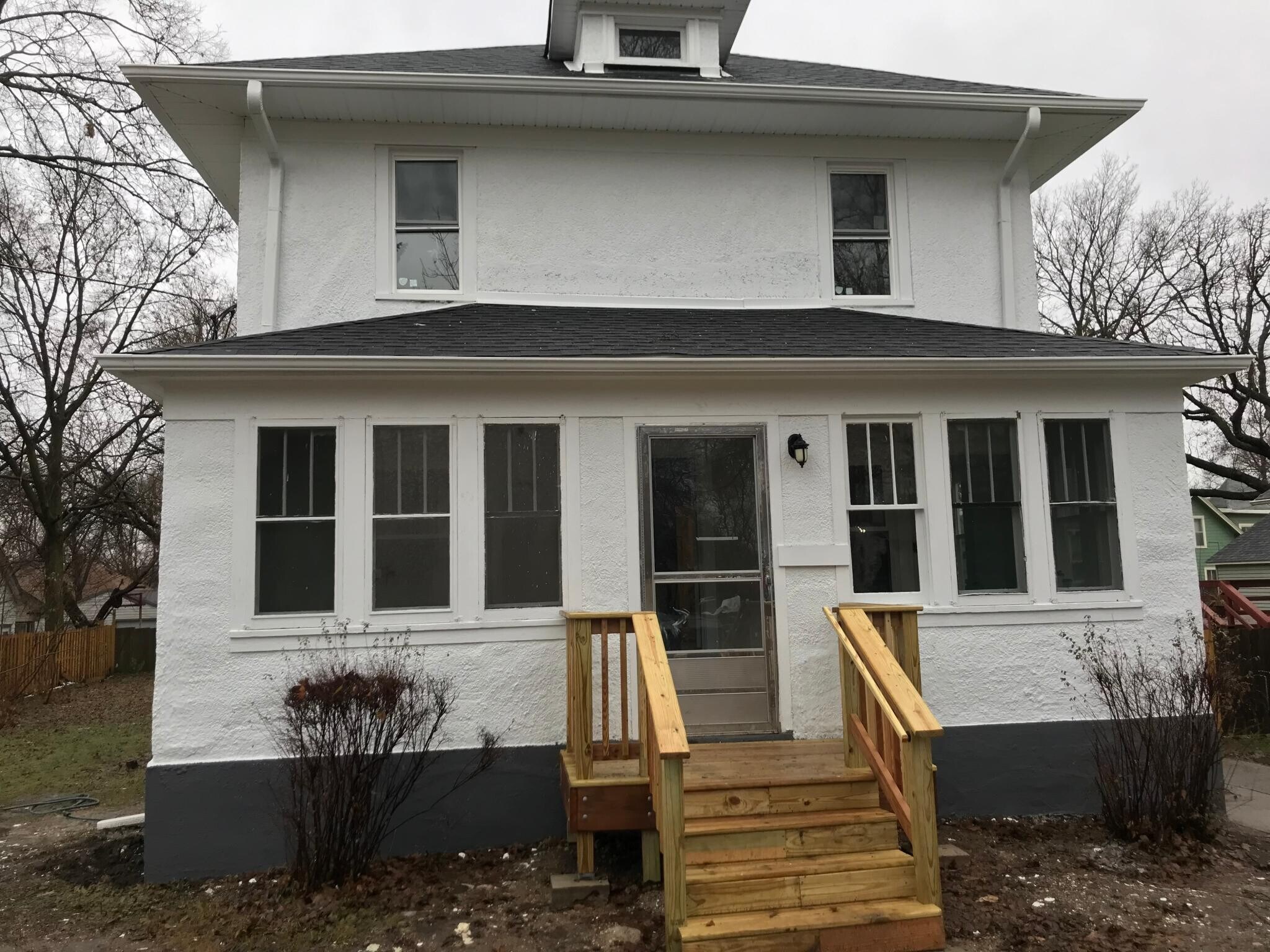 Building Photo - 636 N Grove Ave