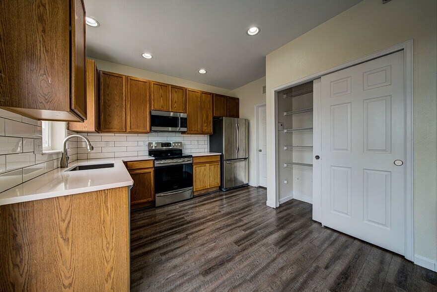 Kitchen - 12643 Pine Valley Cir