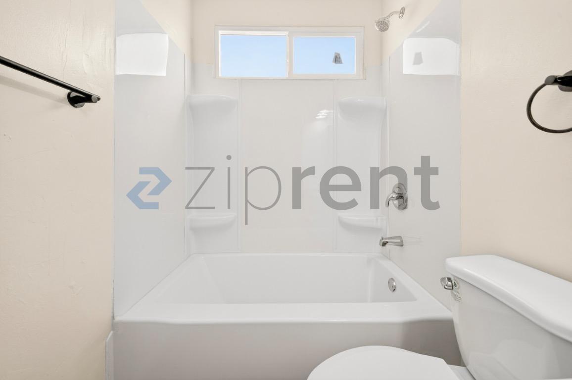 Building Photo - 610 N Garfield Ave