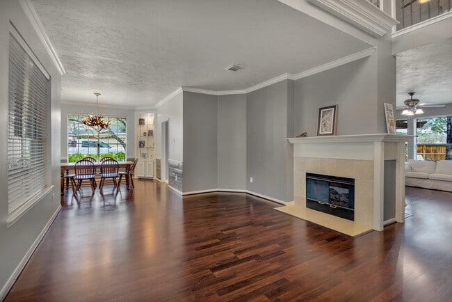 Building Photo - 301 Oak Creek Ln