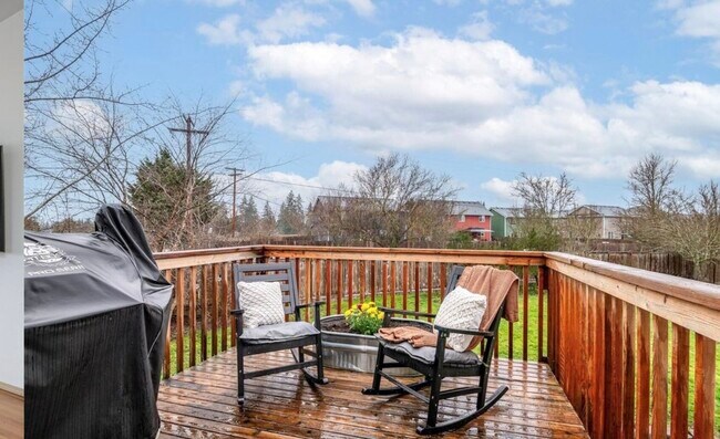 Building Photo - 16669 Rainier View Dr SE