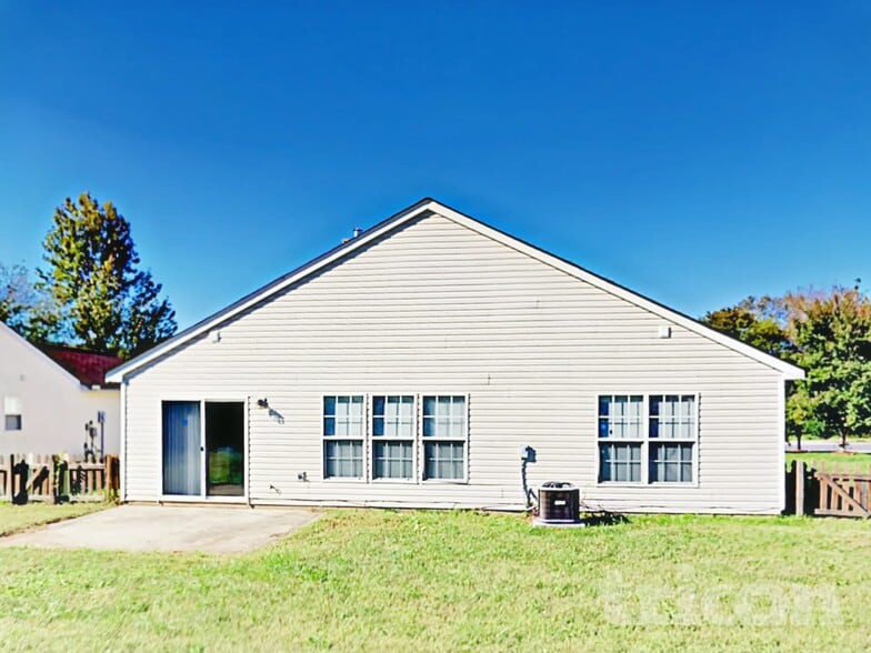 Building Photo - 1096 Chapel Creek Rd