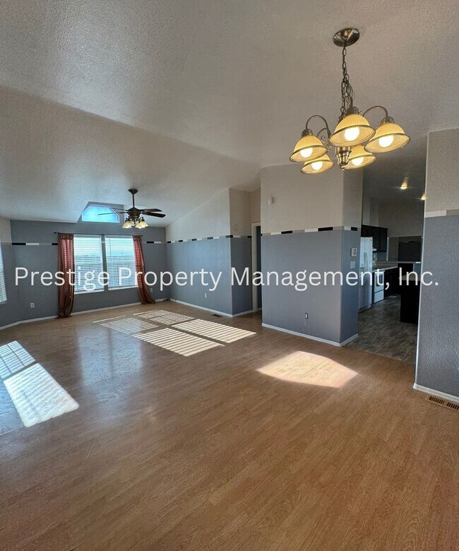 Building Photo - This 4/2 Vail Manufactured Home Is On A 1 Acre Lot!!!