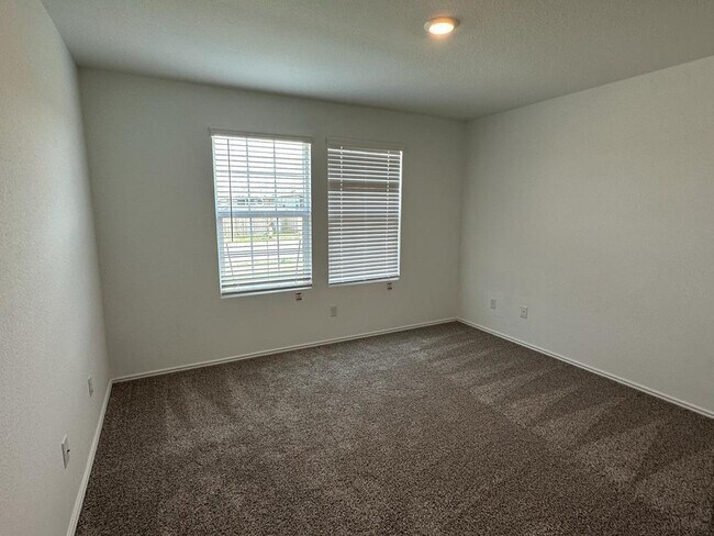 Building Photo - 144 Sky Meadows Cir