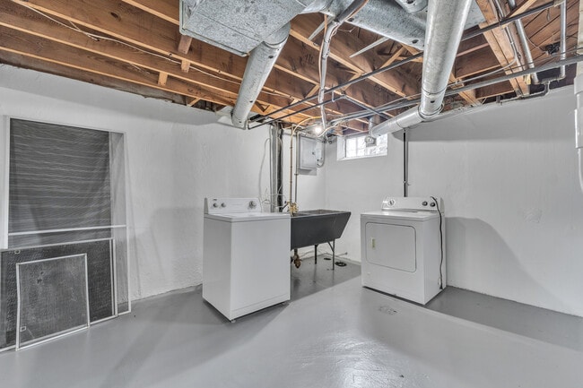 Building Photo - 3354 Coolidge Hwy