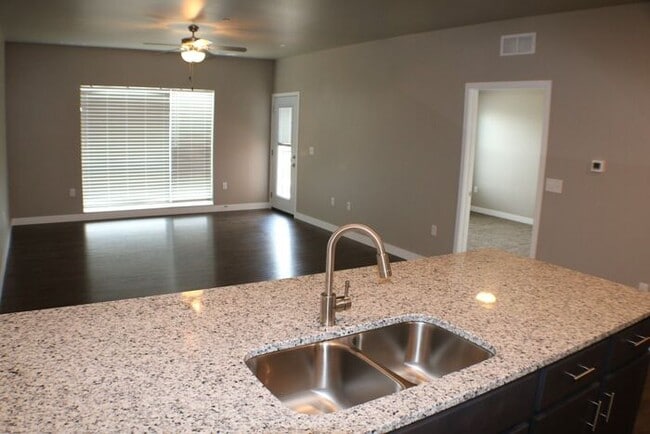 Building Photo - $1,595 | 2 Bedroom, 2 Bathroom Condo | Pet...