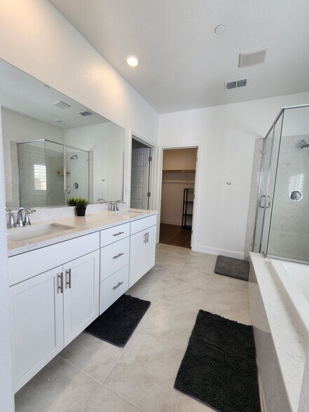 Building Photo - 4054 Azul Way