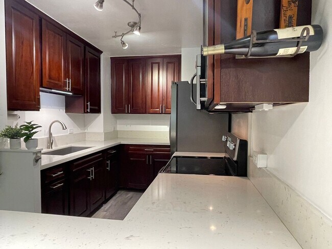 Building Photo - Partly Furnished 2-bedroom, 2-bath condo a...