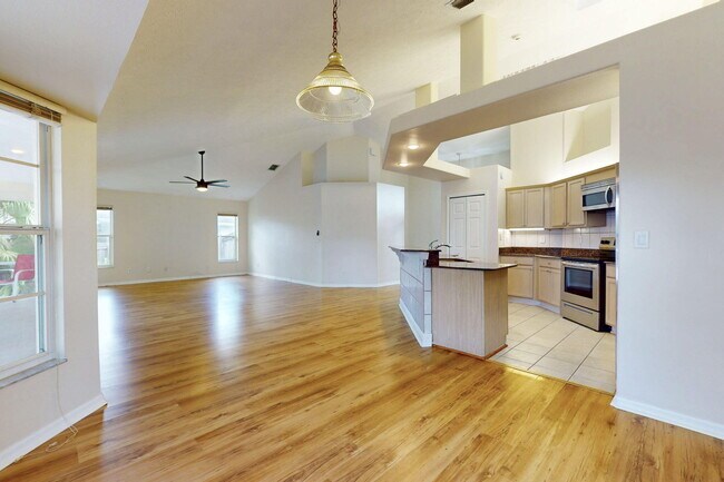 Building Photo - 967 SE Browning Ave