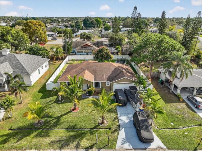 Building Photo - 1121 SW Ivanhoe St