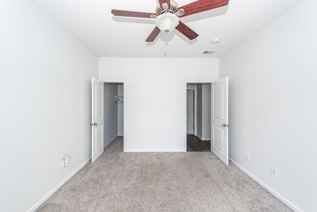 Building Photo - 5 Bedroom 3 Bath Home in Cane Bay Plantation - Summerville