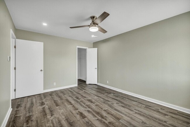 Building Photo - 2808 Skyway Cir