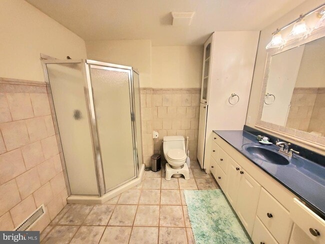 Building Photo - 20960 Capilano Ct
