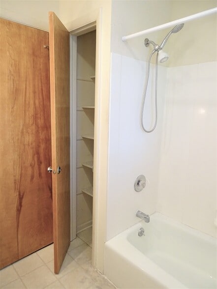 Building Photo - 112 Garden Ave