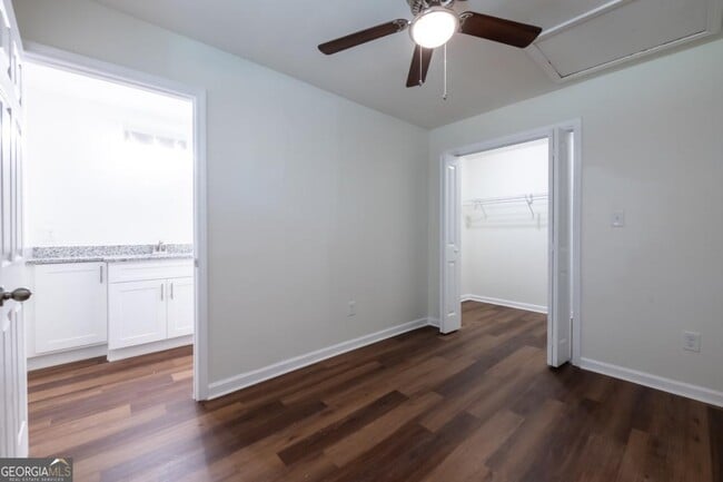 Building Photo - 452 Paines Ave NW