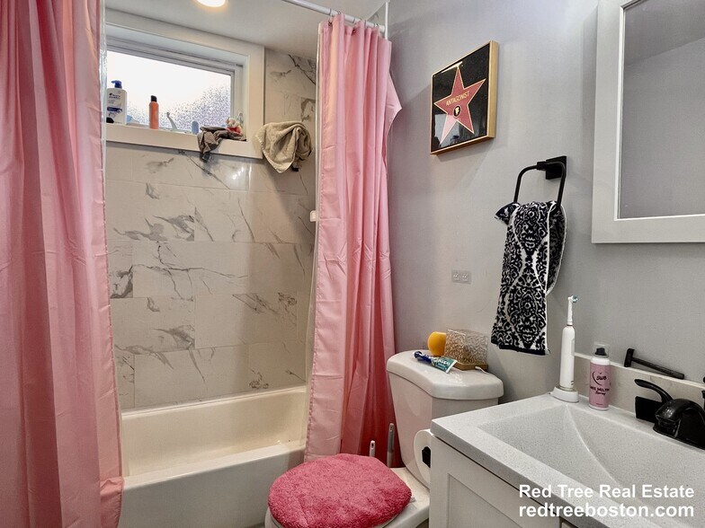 Building Photo - 11 Pearl Ter