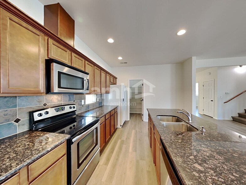 Building Photo - 1206 Blue Jay Ave SW