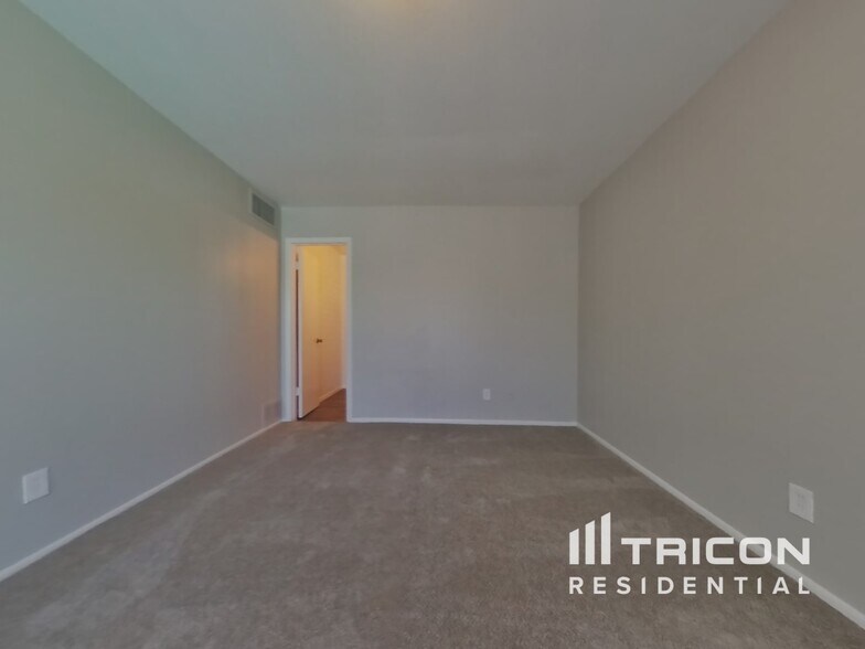 Building Photo - 6006 W Medlock Dr