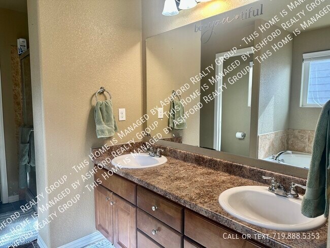 Building Photo - 3755 Reindeer Cir