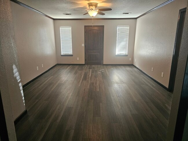 Building Photo - 255 Katy St