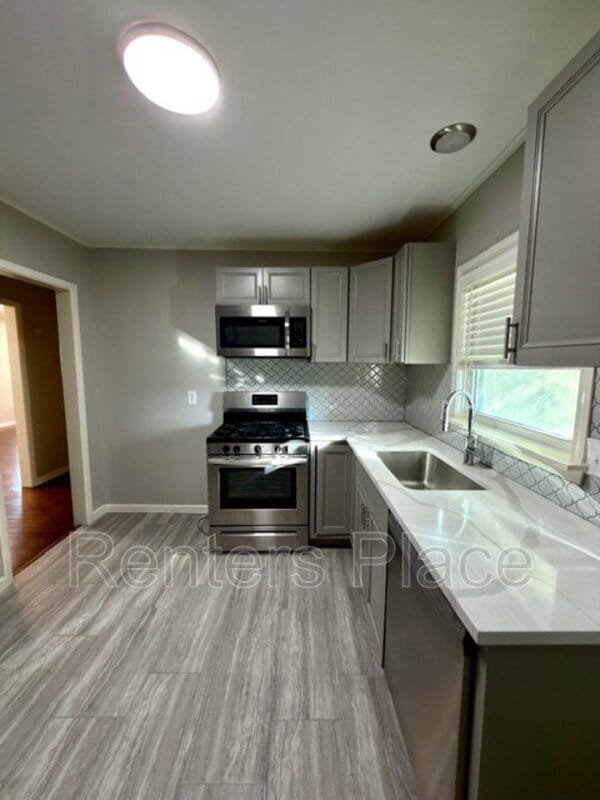 Building Photo - 1528 S St Louis Ave