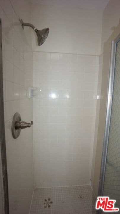 Building Photo - 1418 S Bentley Ave