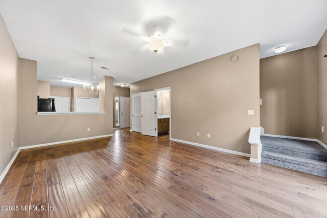 Building Photo - 216 Scrub Jay Dr