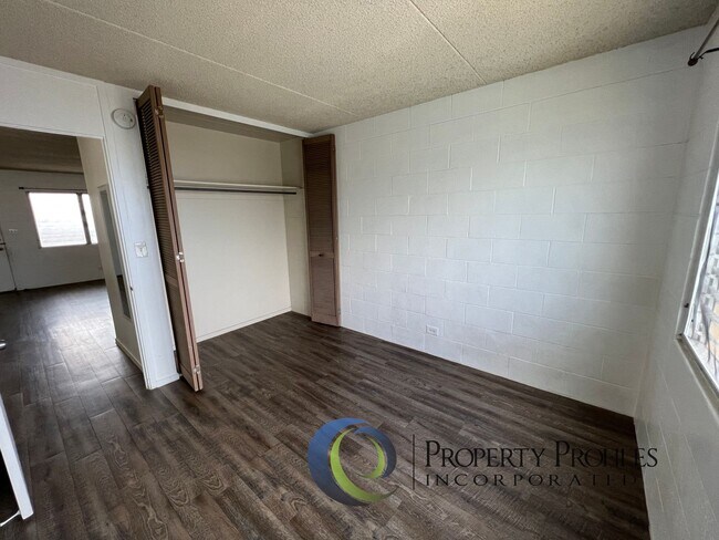 Building Photo - Puuhale Gardens 2 bedroom 1 bath apartment...