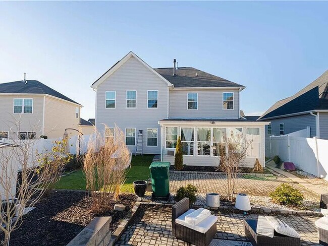 Building Photo - Lease to Own