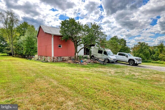 Building Photo - 86 Aqueduct Rd