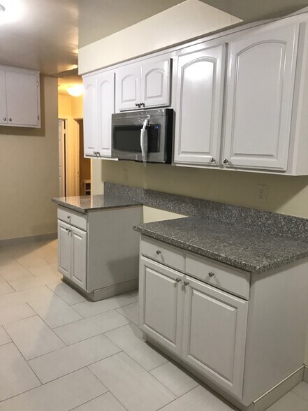 Building Photo - 11116 Doty Ave