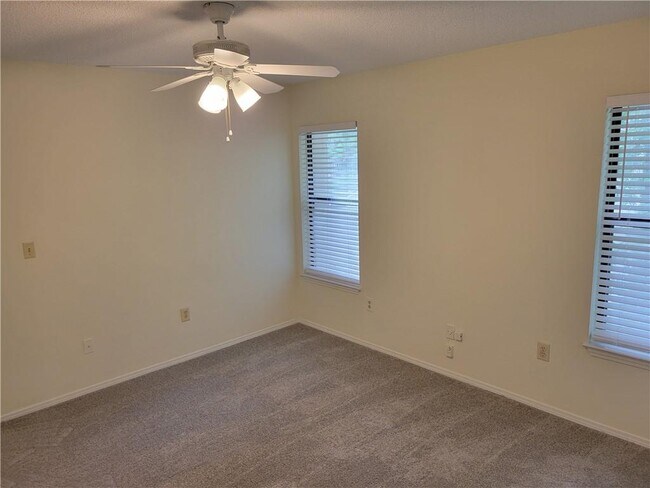 Building Photo - 2104 Huntingdon Chase