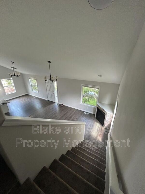 Building Photo - 5609 SE 117th Ave