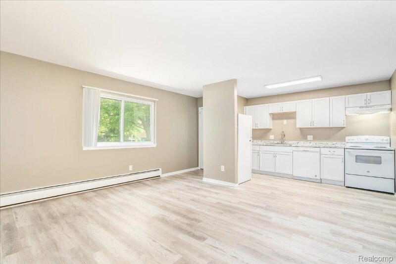 Building Photo - 1656 Parkwood Ave