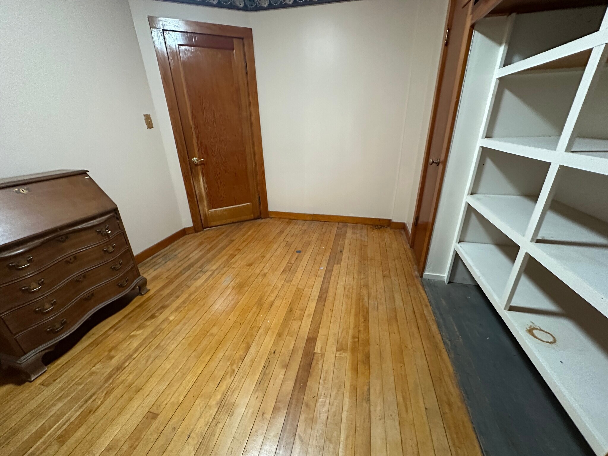 Building Photo - 4 Maple Ave