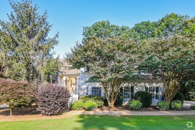 Building Photo - 301 Saddlewood Dr