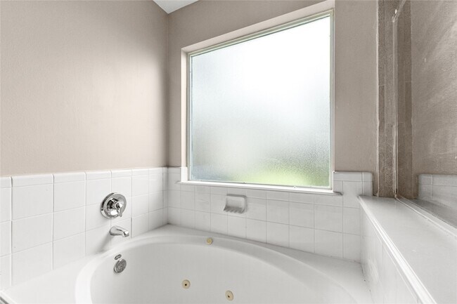 Building Photo - 17250 Cricketbriar Ct