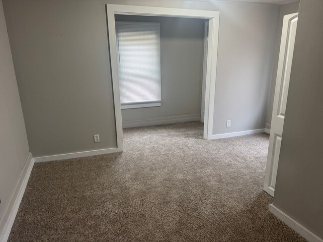 Building Photo - 2 Bedroom 2 Bathroom Home in Bluff City, TN